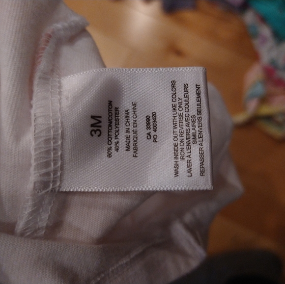 3/20$ 0-3m unicorn onesie and hat - Picture 8 of 9